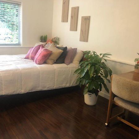 Quiet-Comfy 3 Bedroom Home On A Tree Lined Street In Kits Vancouver Luaran gambar
