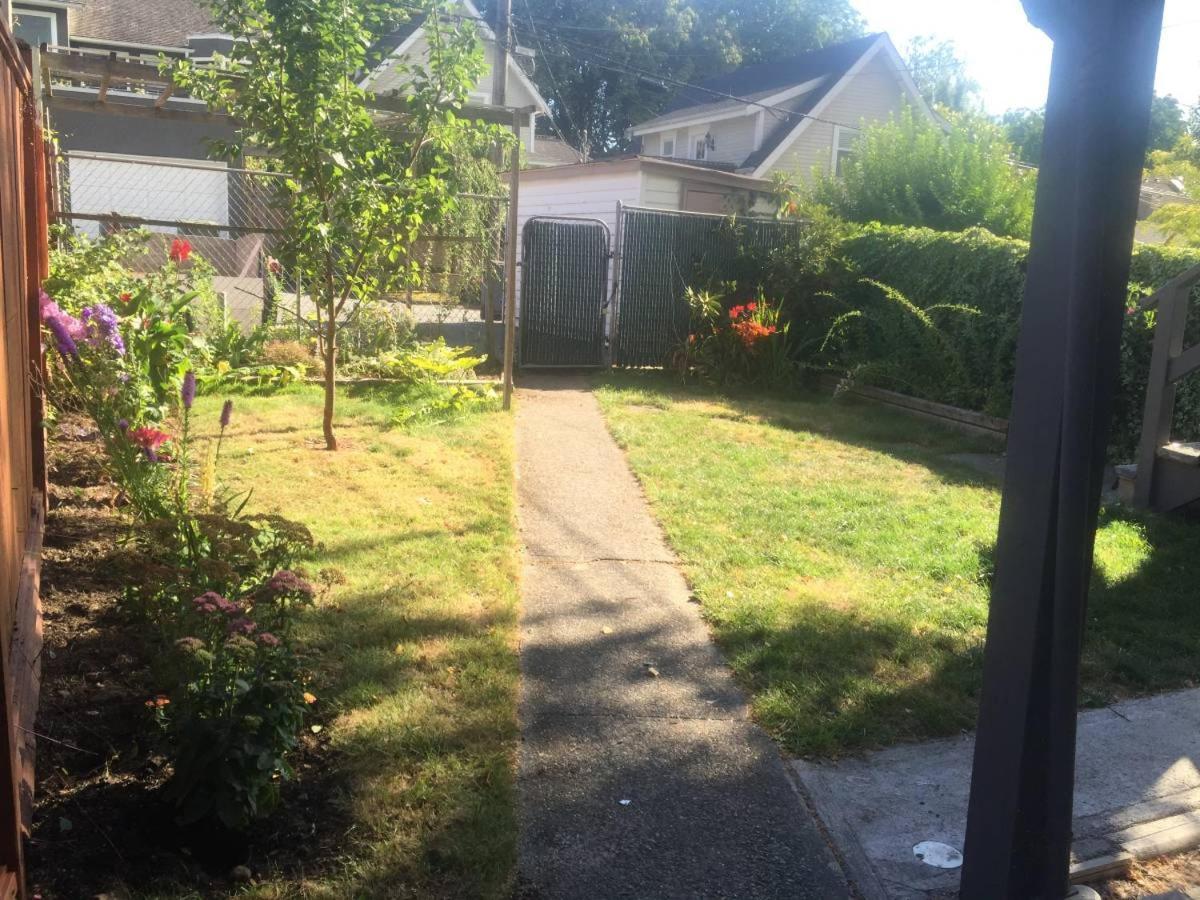 Quiet-Comfy 3 Bedroom Home On A Tree Lined Street In Kits Vancouver Luaran gambar
