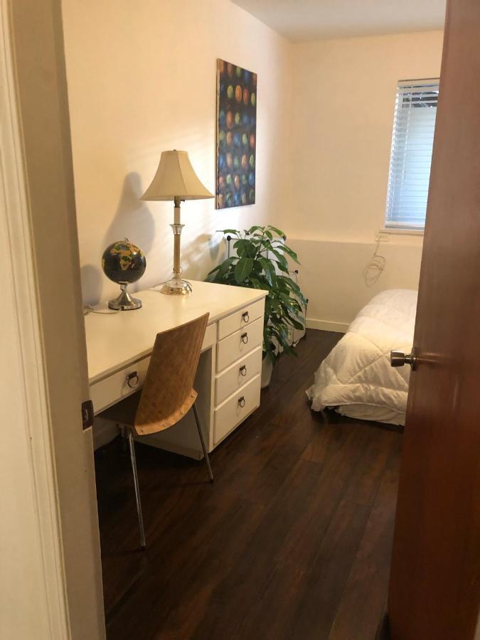 Quiet-Comfy 3 Bedroom Home On A Tree Lined Street In Kits Vancouver Luaran gambar