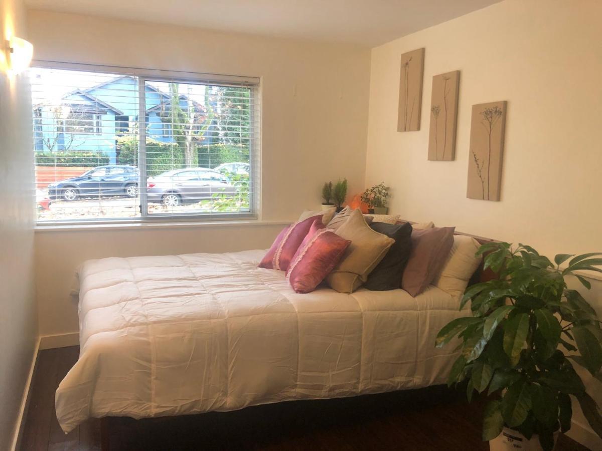 Quiet-Comfy 3 Bedroom Home On A Tree Lined Street In Kits Vancouver Luaran gambar